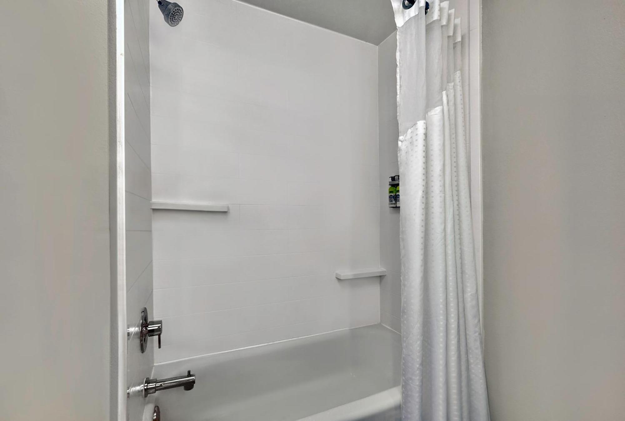 Holiday Inn Express & Suites Kansas City Airport By Ihg Exterior photo