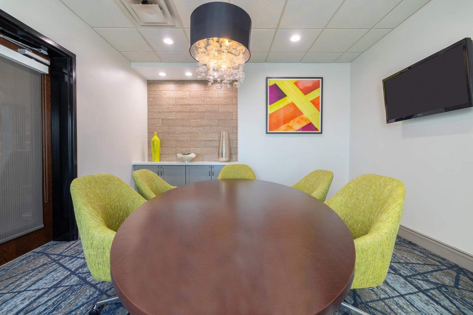 Holiday Inn Express & Suites Kansas City Airport By Ihg Exterior photo