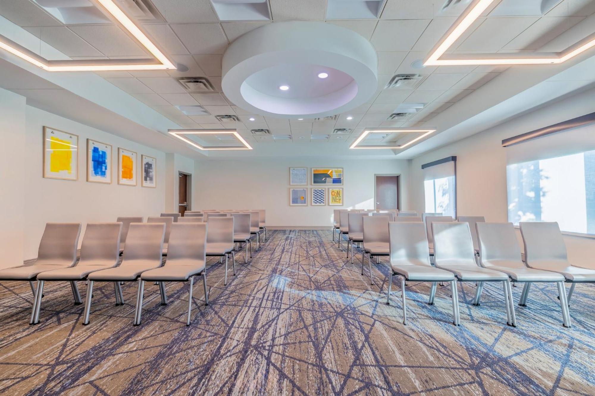 Holiday Inn Express & Suites Kansas City Airport By Ihg Exterior photo