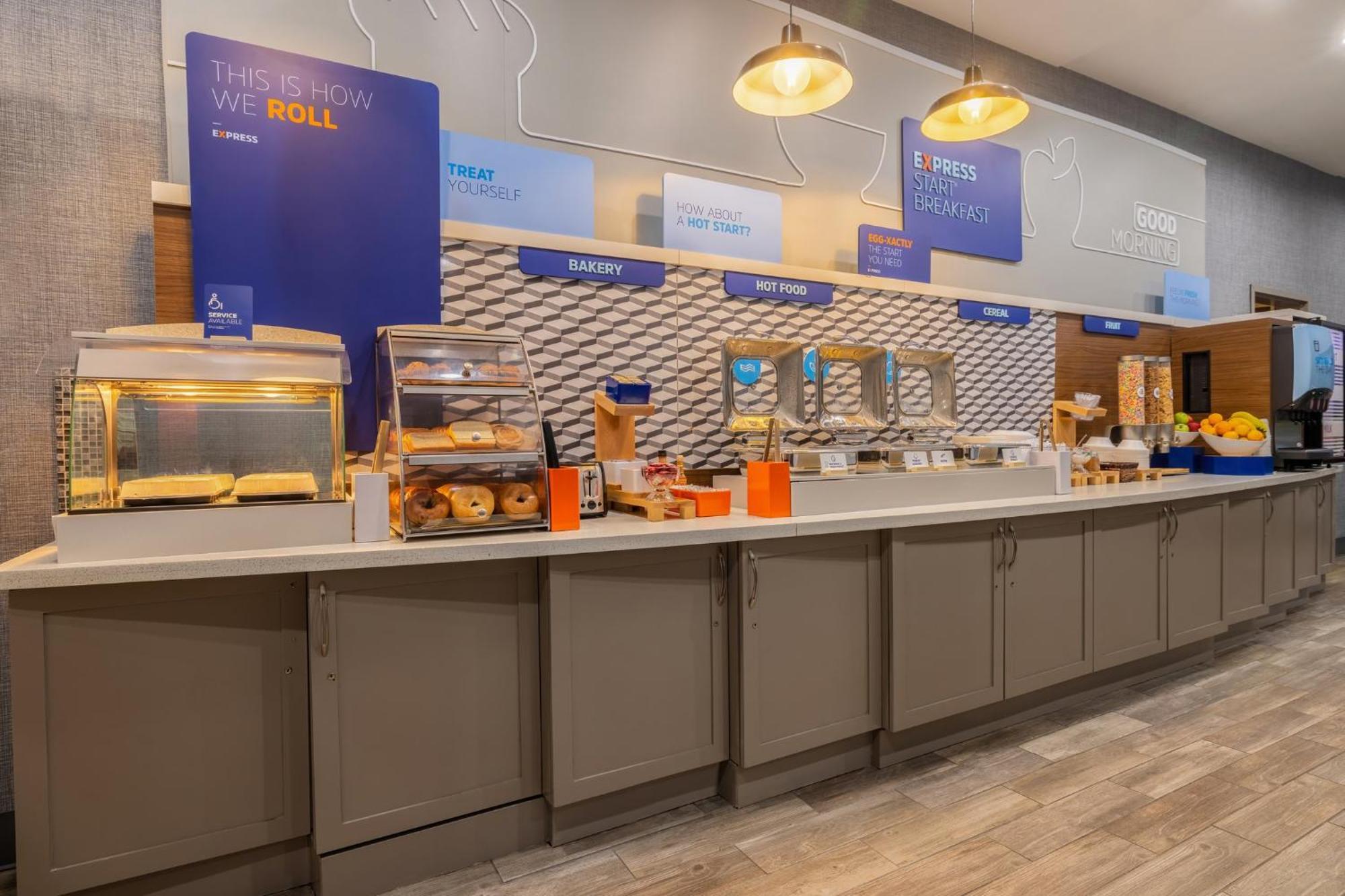 Holiday Inn Express & Suites Kansas City Airport By Ihg Exterior photo
