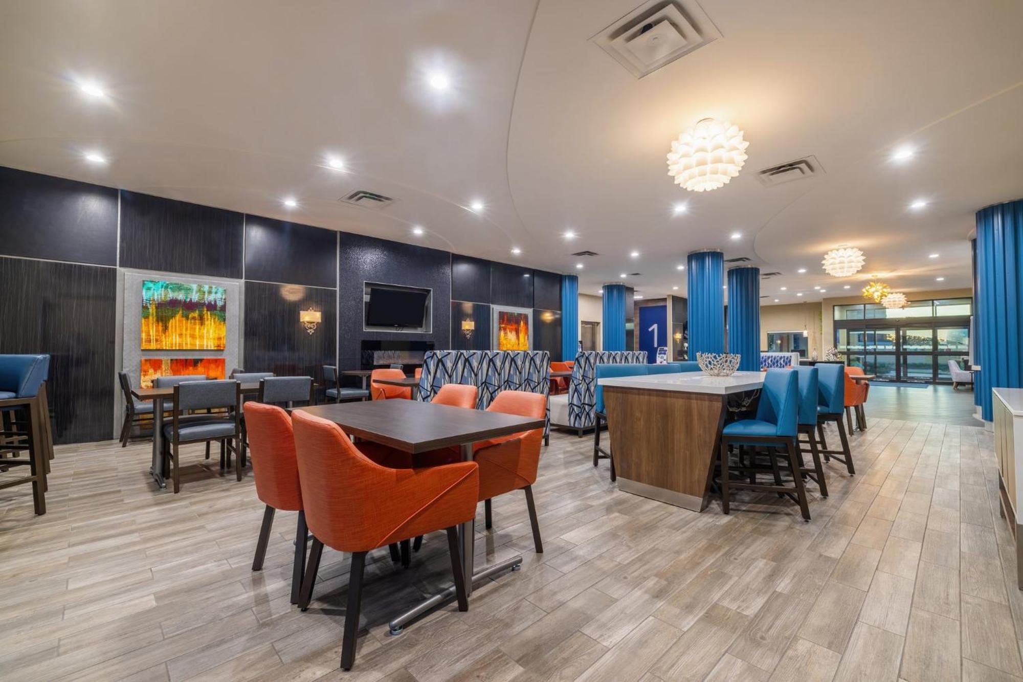 Holiday Inn Express & Suites Kansas City Airport By Ihg Exterior photo