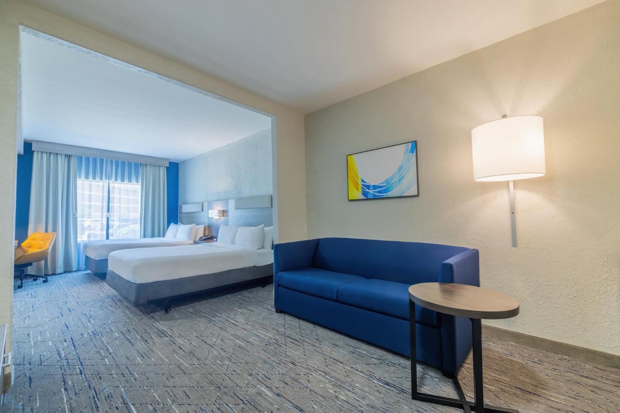 Holiday Inn Express & Suites Kansas City Airport By Ihg Exterior photo