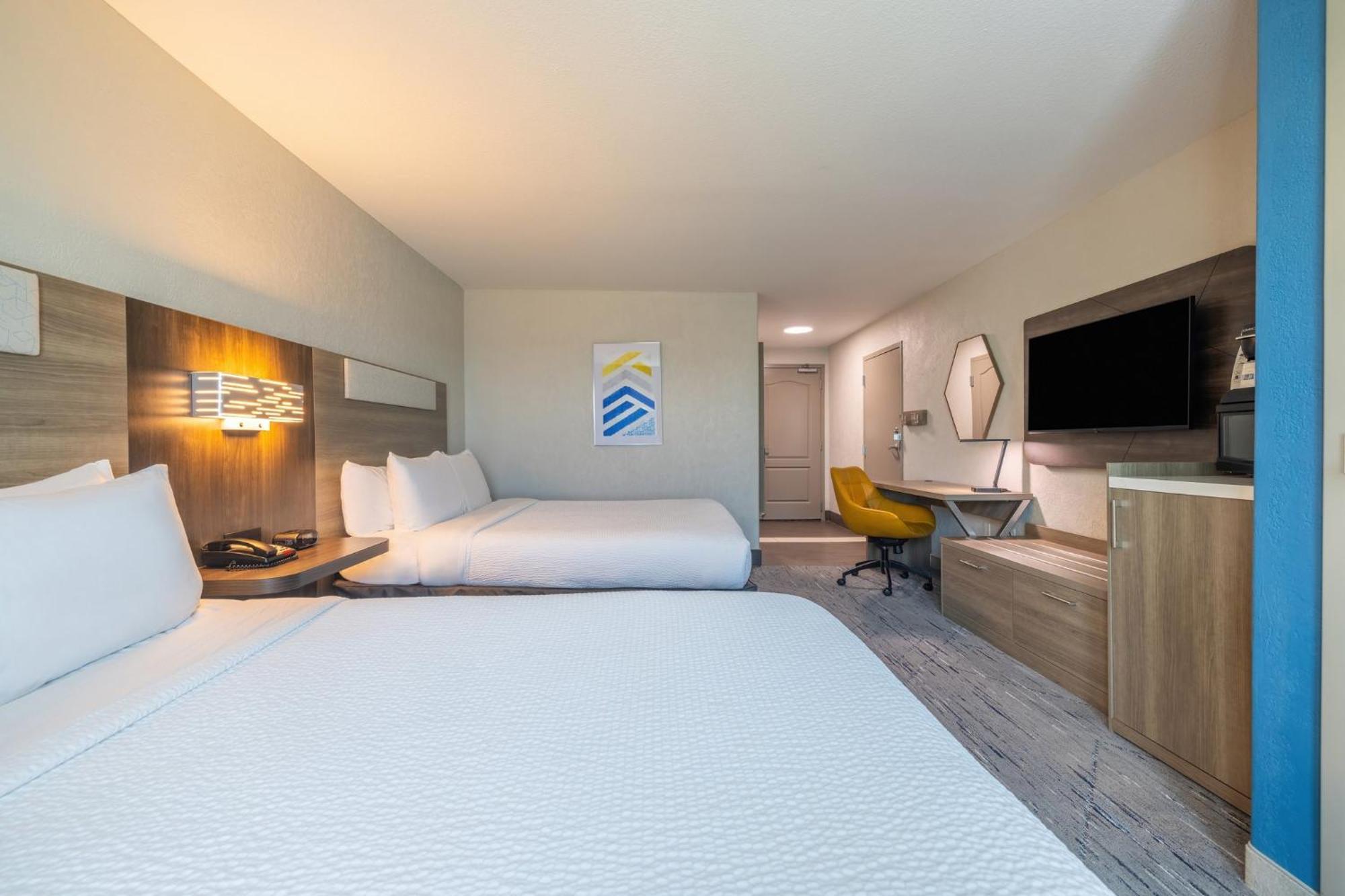 Holiday Inn Express & Suites Kansas City Airport By Ihg Exterior photo