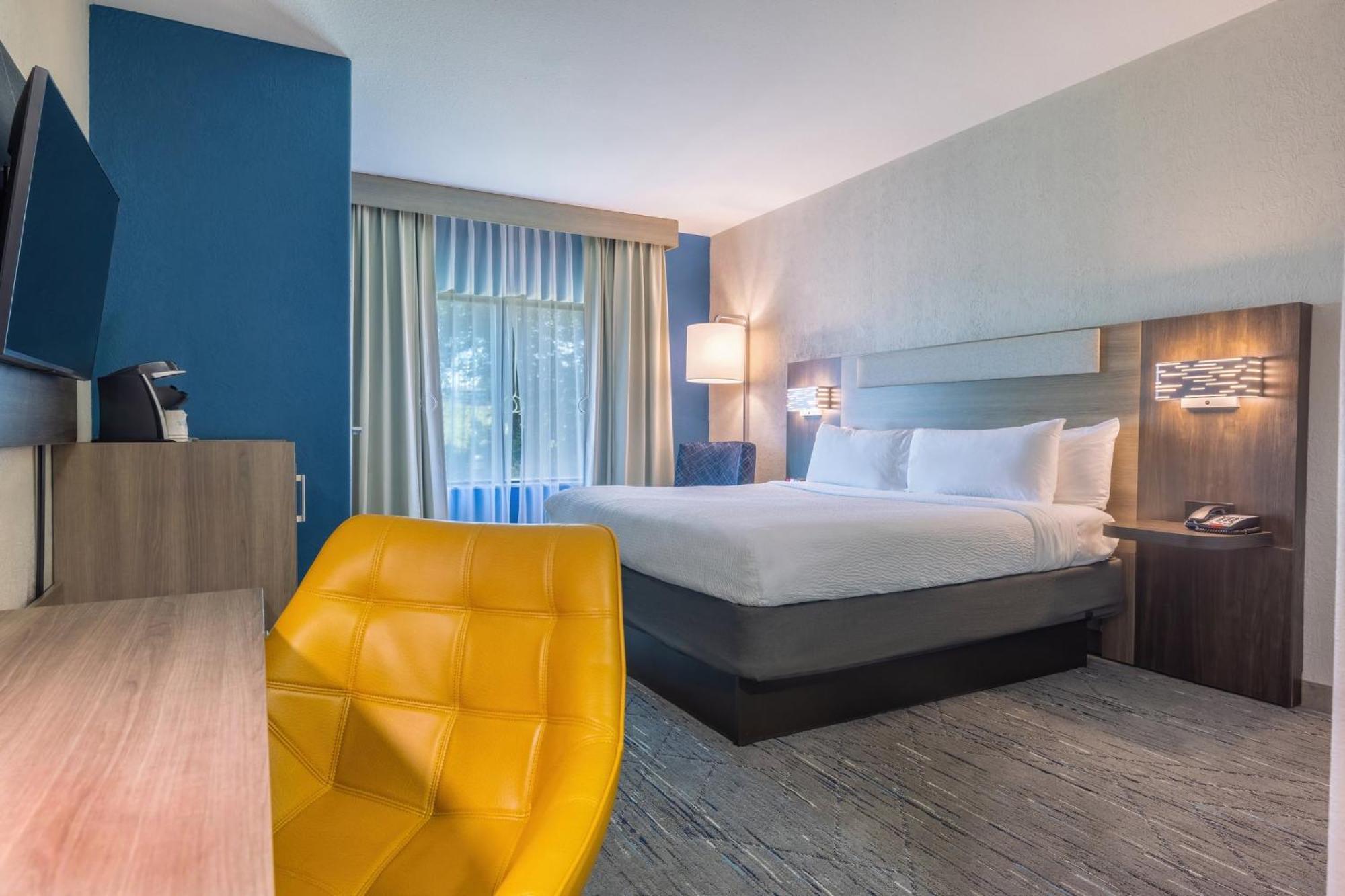 Holiday Inn Express & Suites Kansas City Airport By Ihg Exterior photo