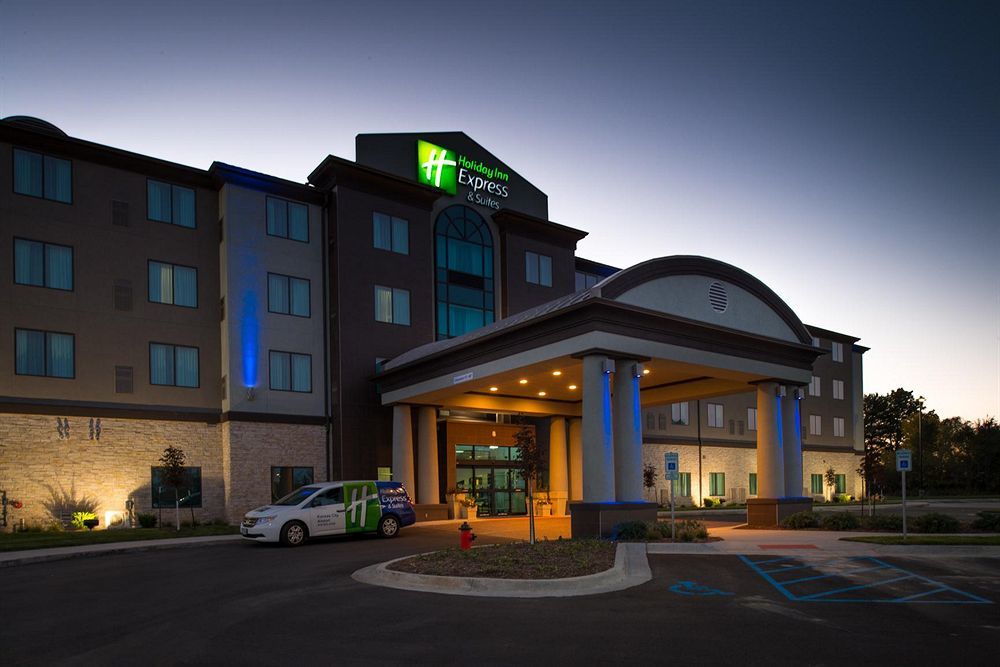 Holiday Inn Express & Suites Kansas City Airport By Ihg Exterior photo